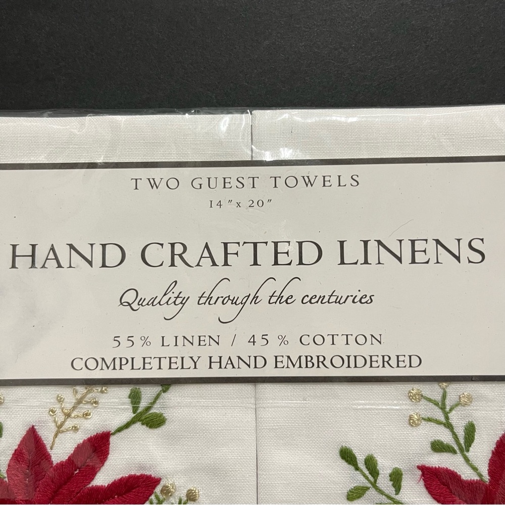 Christmas Poinsetta Guest Towels Set Of 2 Linen Blend 14” x 20” Embroidered NIP - Picture 2 of 7